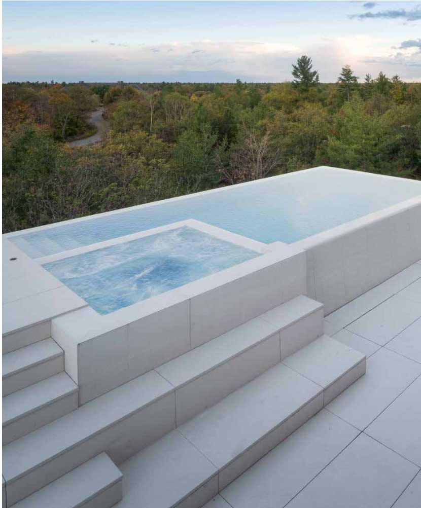 La piscina autoportante versatile