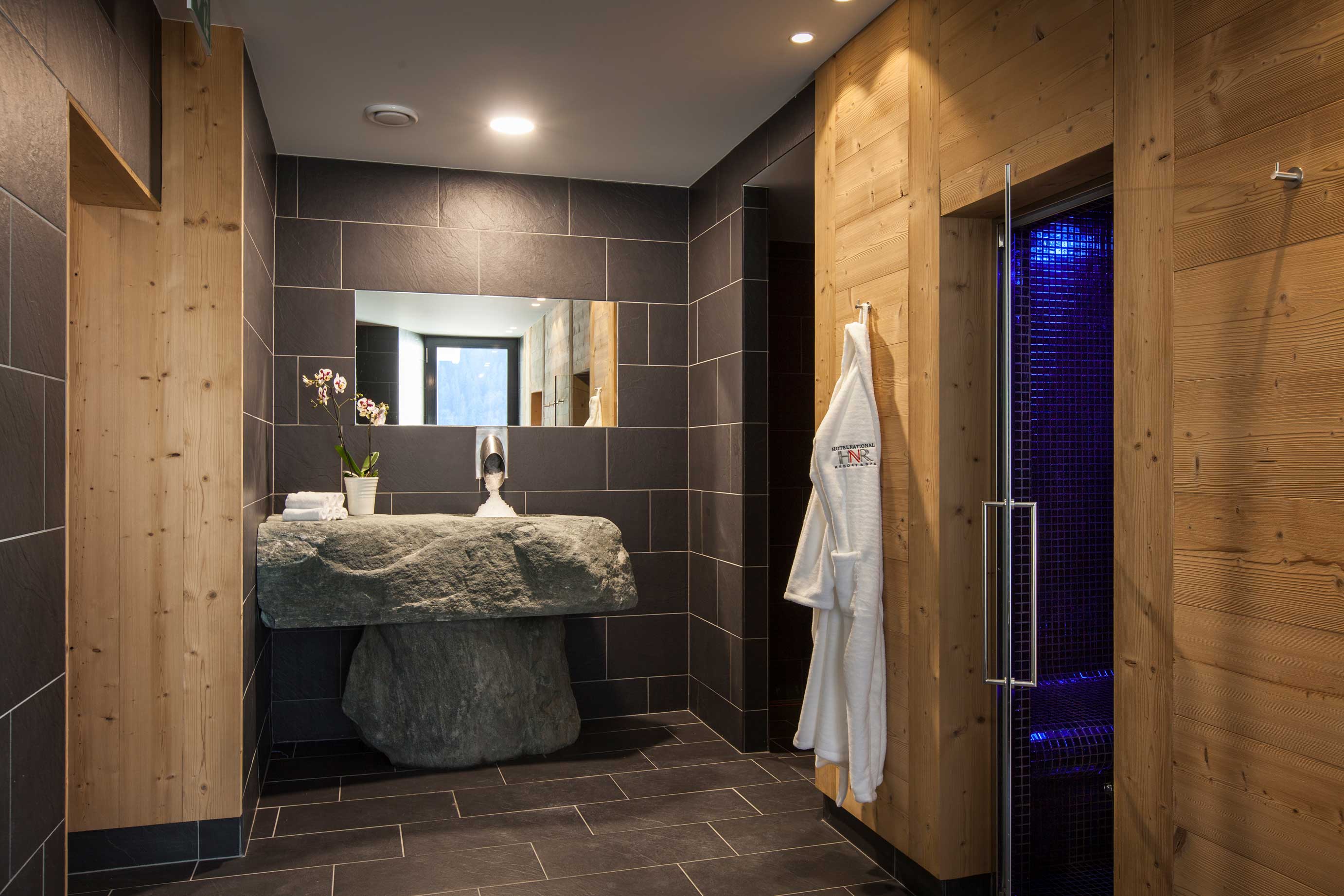 Diamo vita al tuo benessere, trasformando il vapore e il calore in un’esperienza unica di comfort.